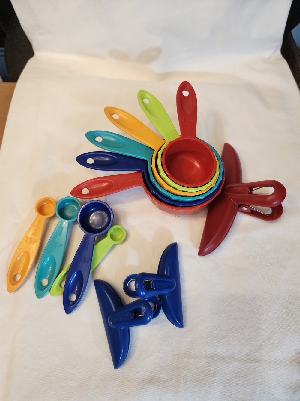 Colorful Measuring Cups and Spoons Set and Chip Clips